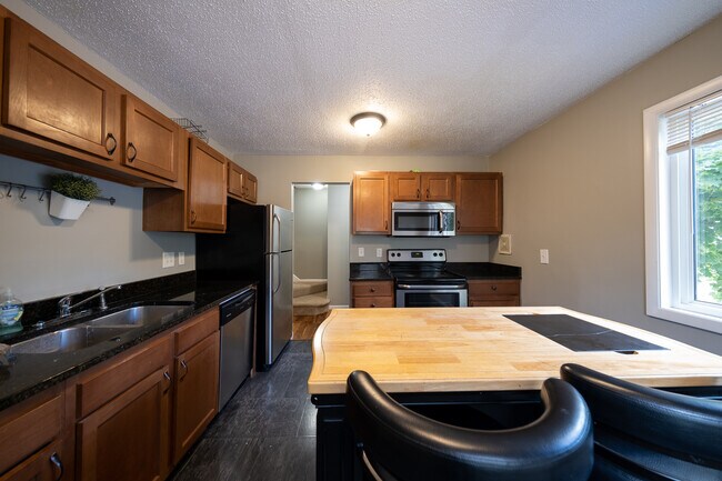 Building Photo - 2370 Dorland Ln