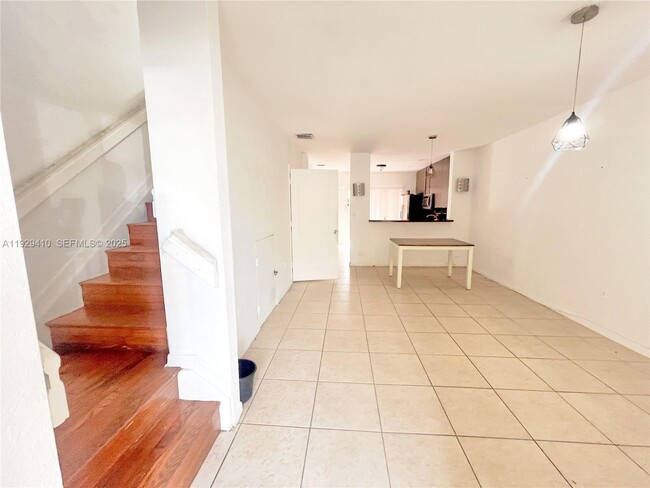 Foto del edificio - 220 E 4th St