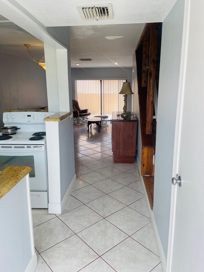 Building Photo - 139 Sparrow Dr