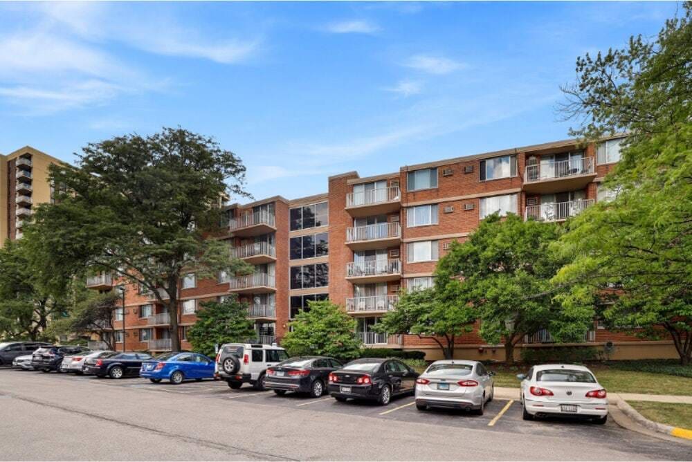 Building Photo - 2200 S Stewart Ave