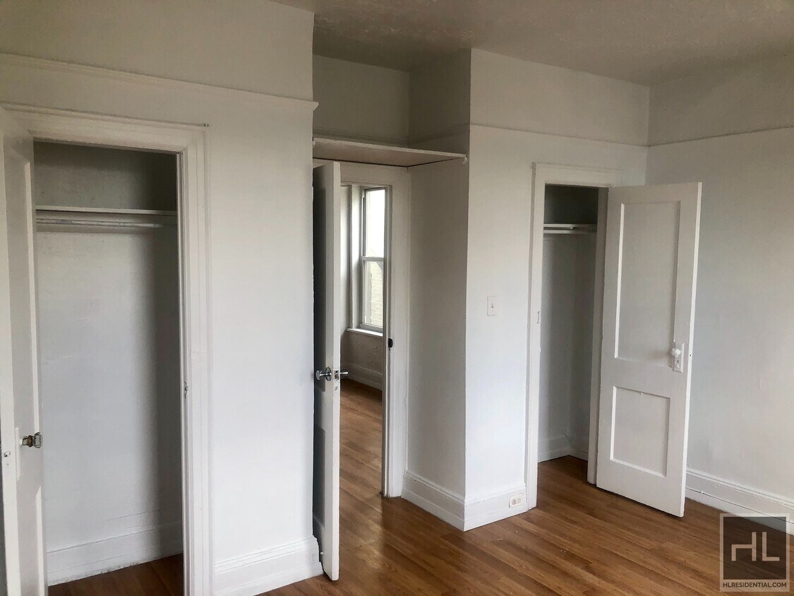 STEINWAY STREET Room for Rent in Queens, NY