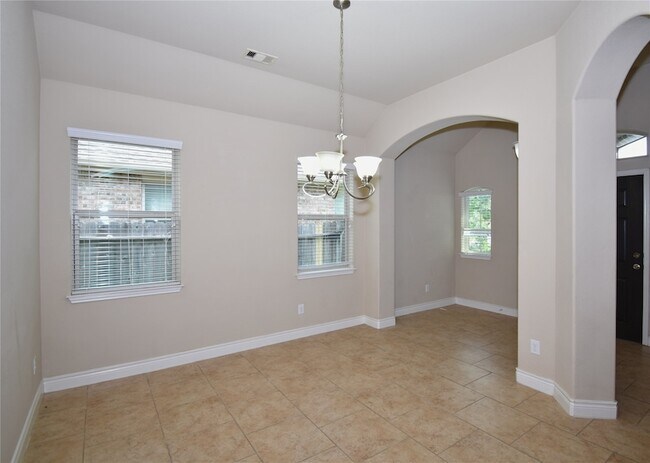 Building Photo - 5623 S Denham Ridge Ln
