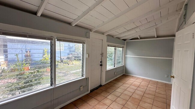 Building Photo - 418 52nd St