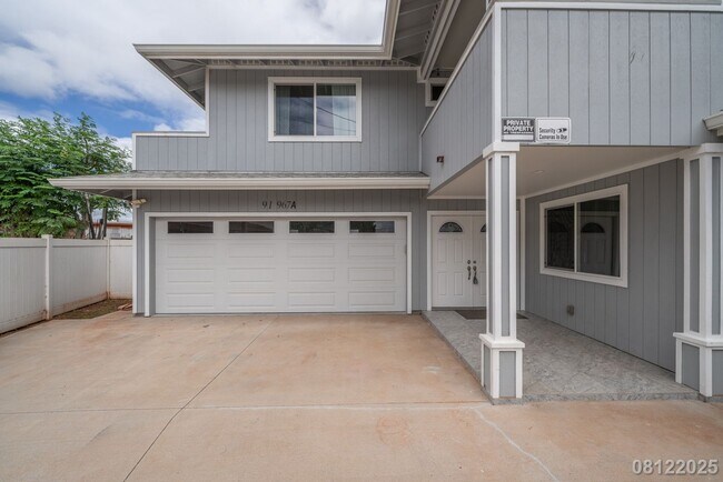 Foto del edificio - $3800/  4BR/2.5BA Ewa Beach Unit (Duplex U...