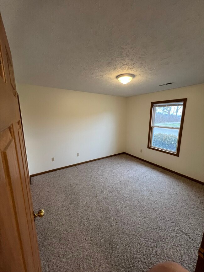 Foto del edificio - 1295 Chestnut Dr