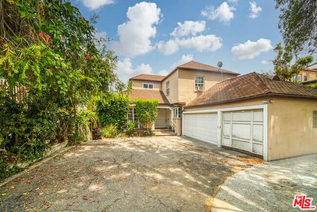 Building Photo - 1856 Pandora Ave