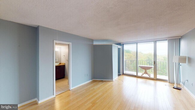 Building Photo - 2059 Huntington Ave