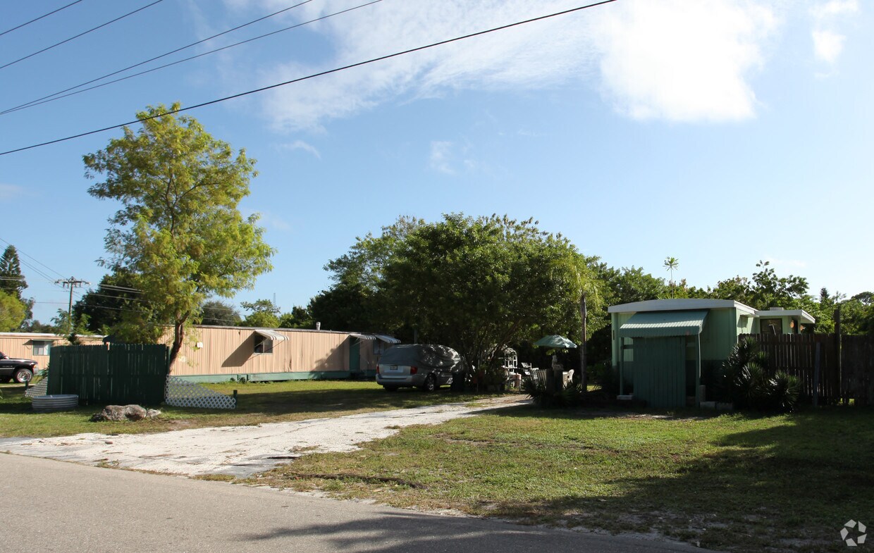 Foto del edificio - 7771 Breeze Dr