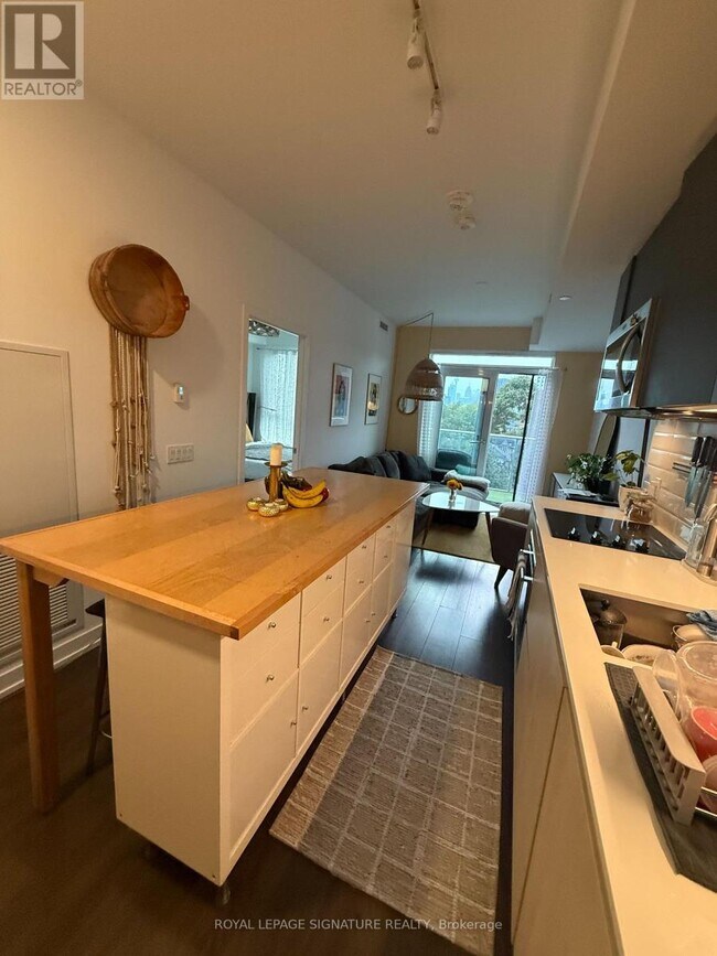 Photo du bâtiment - 150 Logan Ave