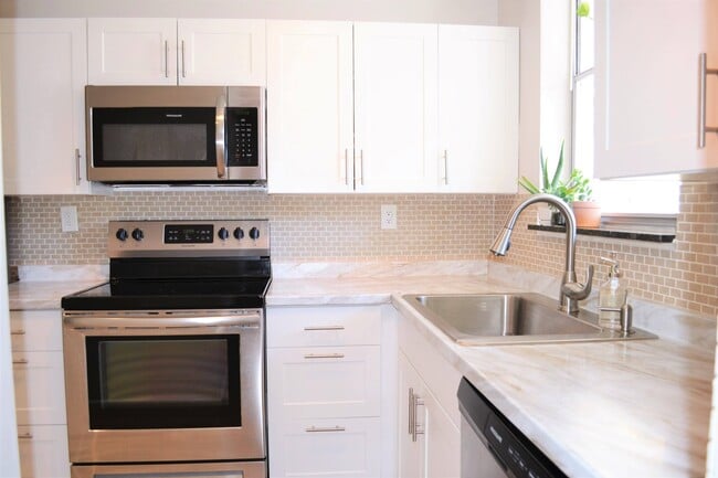 Building Photo - 917 N Flagler Dr