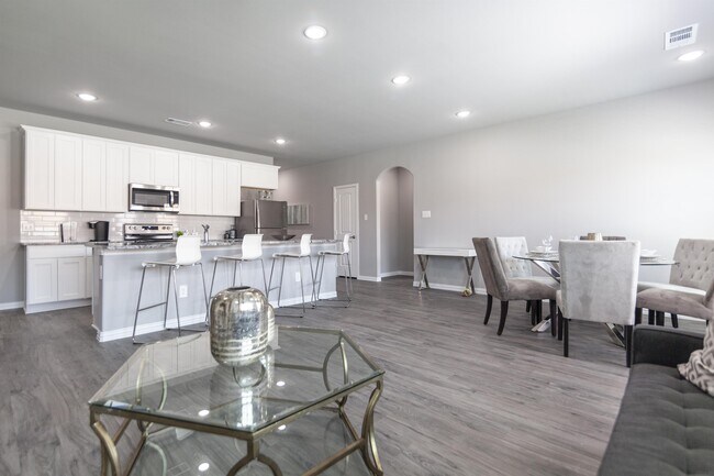 Photo - 196 Northwestern Ave House