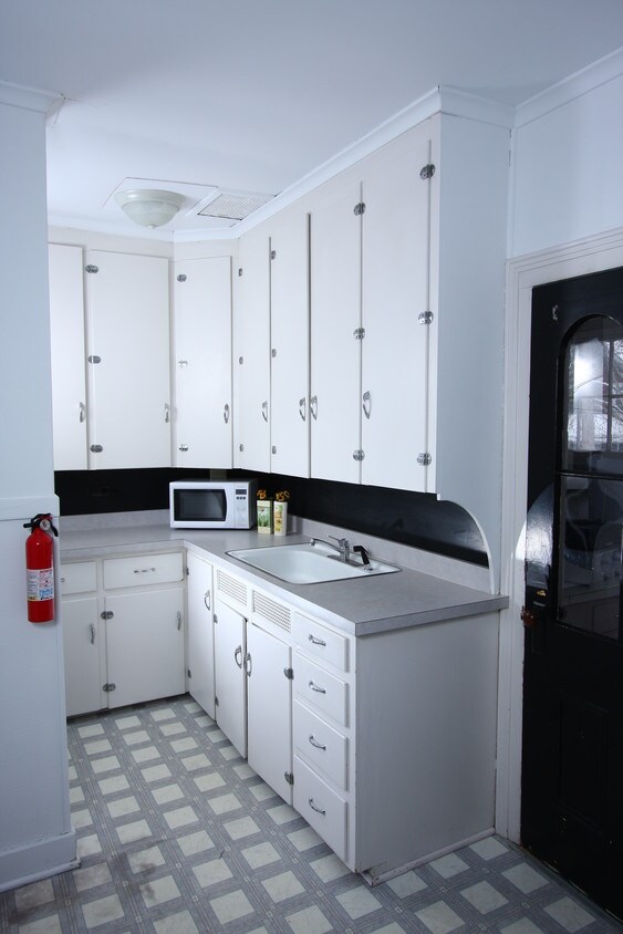 Primary Photo - 85 Tompkins St