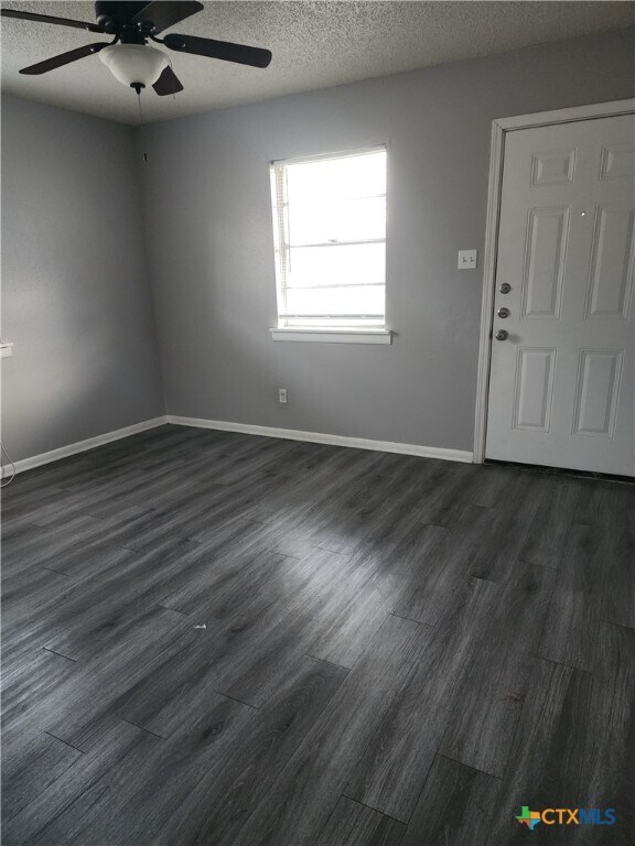 Foto del edificio - 403 Robertson Ave