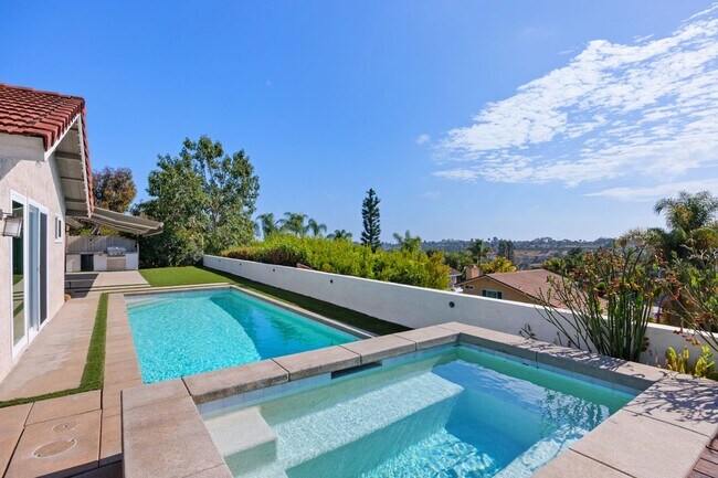 Building Photo - Luxury Living in Coastal Carlsbad