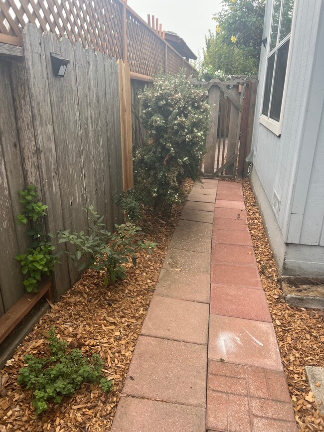 Building Photo - 337 Alta Ave