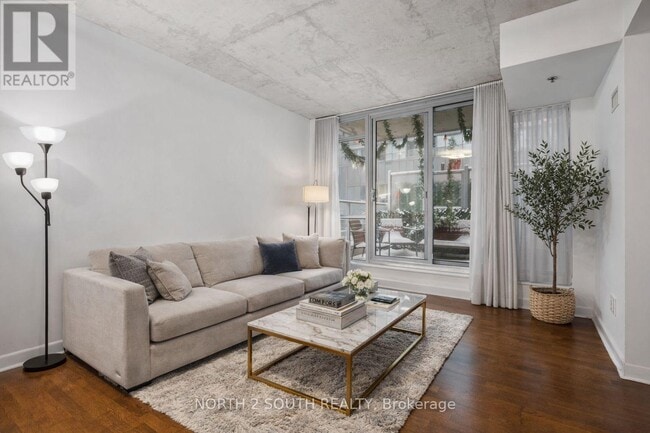 Building Photo - 375 King St W