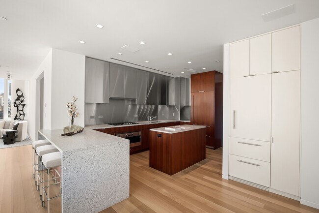 Foto del edificio - 350 W Broadway