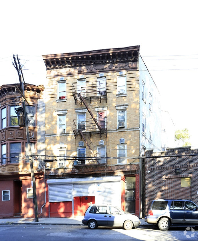 37 Lawrence St, Yonkers, NY 10705 Apartments in Yonkers, NY