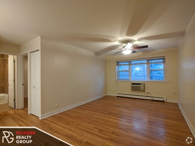 Building Photo - 643 W Wrightwood Ave