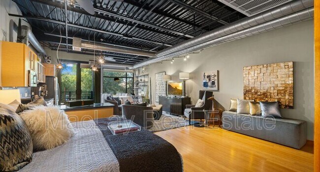 Building Photo - 4020 N Scottsdale Rd