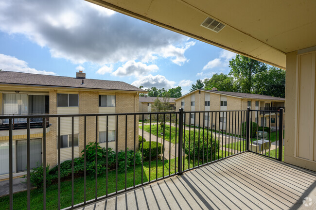 1BR, 1BA - 800SF - Balcony - Denway Circle Apartments