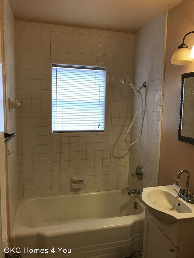 Foto del edificio - 3 br, 1 bath House - 3712 NW 27th Street
