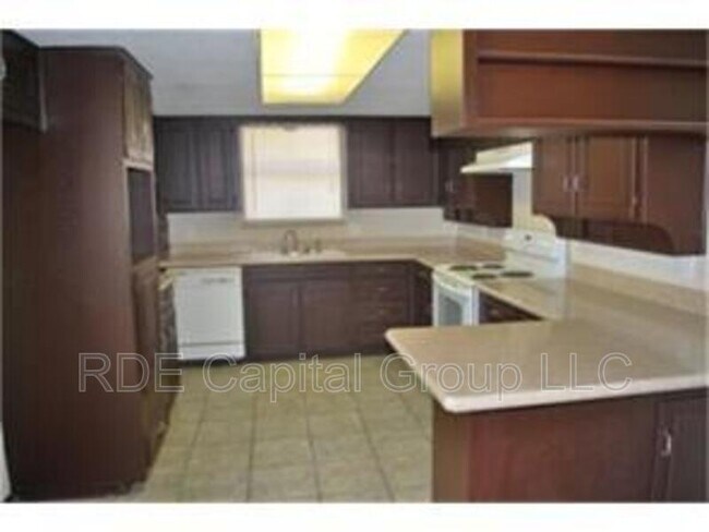Building Photo - 7250 Vanessa Dr