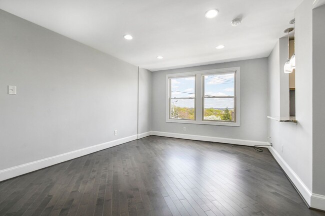 Building Photo - Available Now! 1 Bed 1 Bath in Brookland, ...