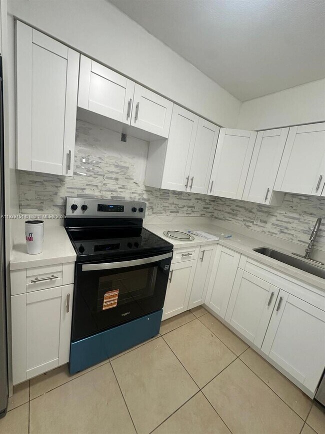 Building Photo - 700 SW 67th Ave
