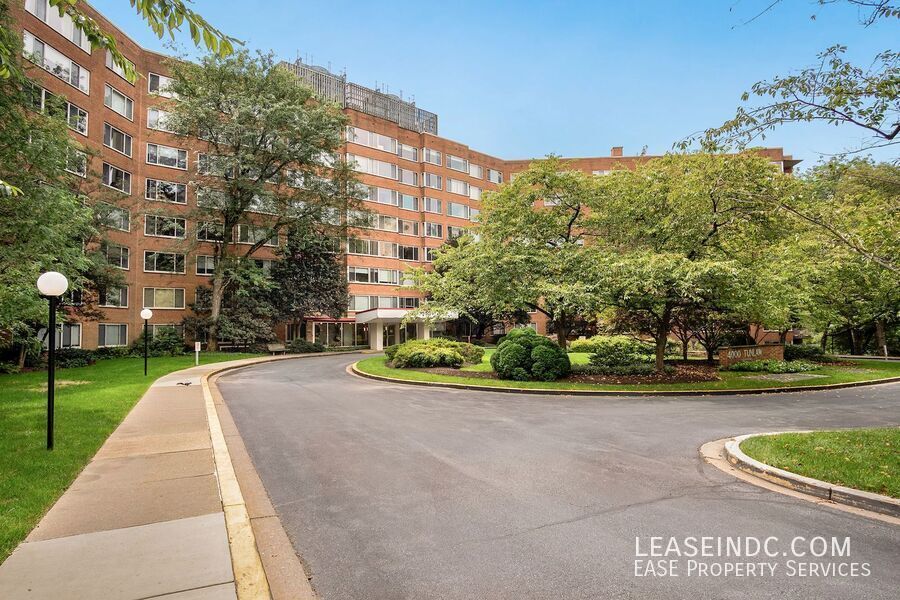 Foto principal - 4000 Tunlaw Rd NW