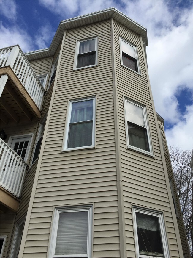 Foto del edificio - 1458 Blue Hill Ave