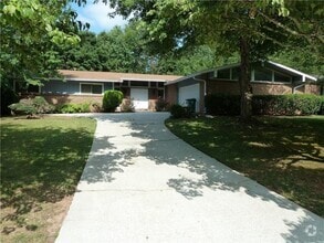 Building Photo - 423 Rock Meadow Dr