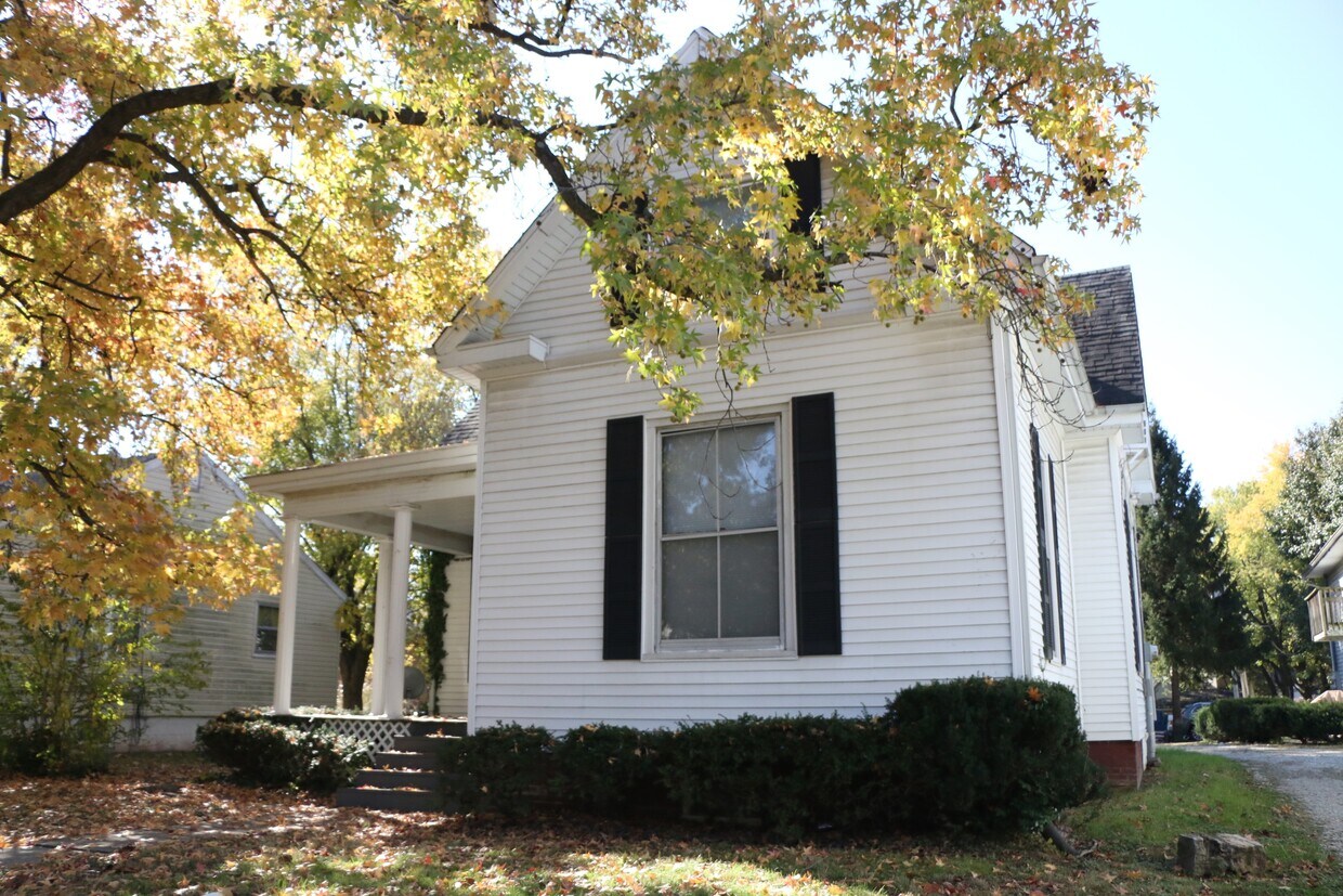 Primary Photo - 1605 N Main St