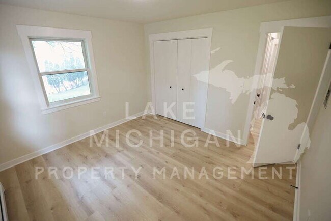 Foto del edificio - 883 Emerald Ave NE