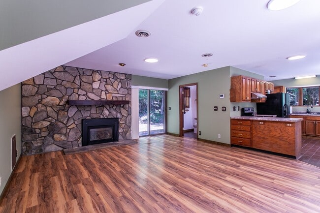 Building Photo - Private Home