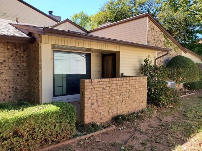 Building Photo - Cozy 3 Bedroom 2 bath centrally located