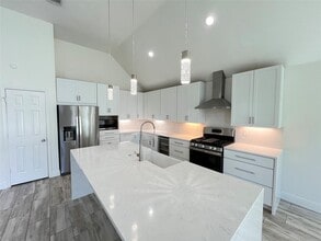 Building Photo - 106 N Rambling Ridge Pl