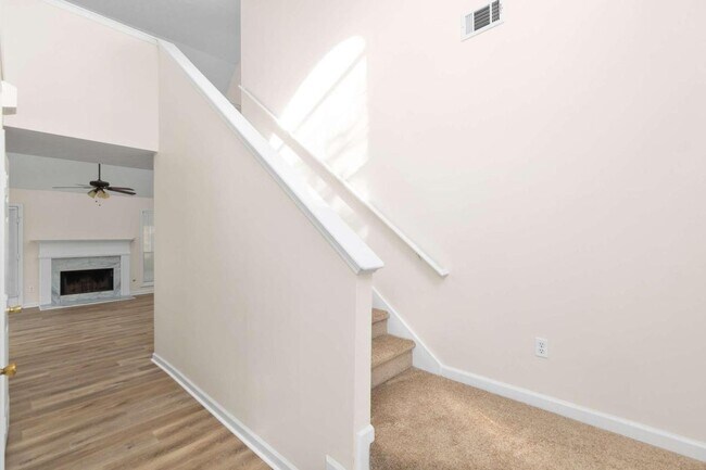 Building Photo - 1090 Norwalk Trce
