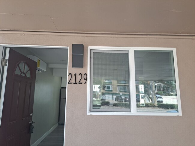 Foto del edificio - downstairs 1 bedroom /Split AC/ washer and...