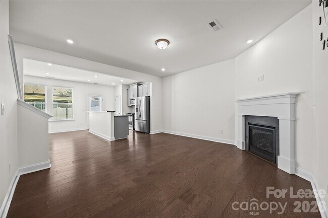 Foto del edificio - 1245 Pebble Grove Dr
