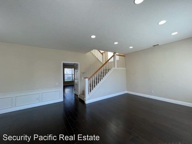 Building Photo - 4 br, 2.5 bath House - 5268 Venus Dr.