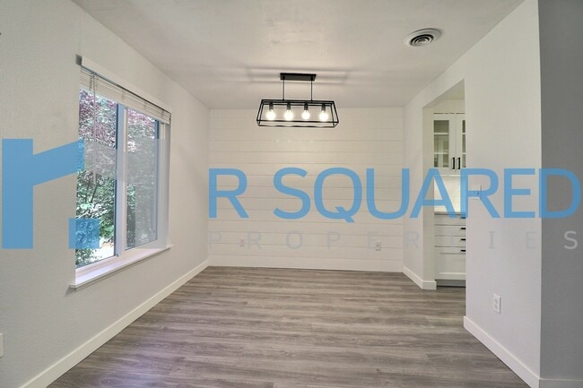 Foto del edificio - 12117 NE Bel Red Rd