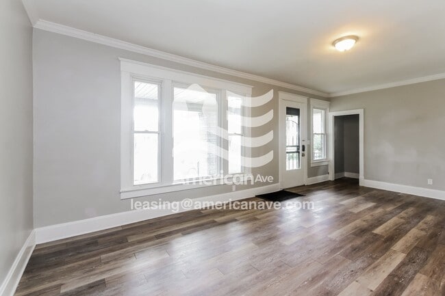 Building Photo - 1055 W 33rd St