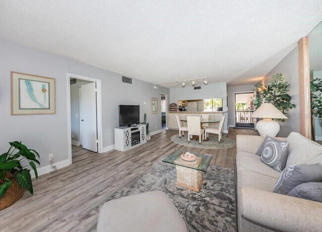 Building Photo - 5724 Del Sol Blvd