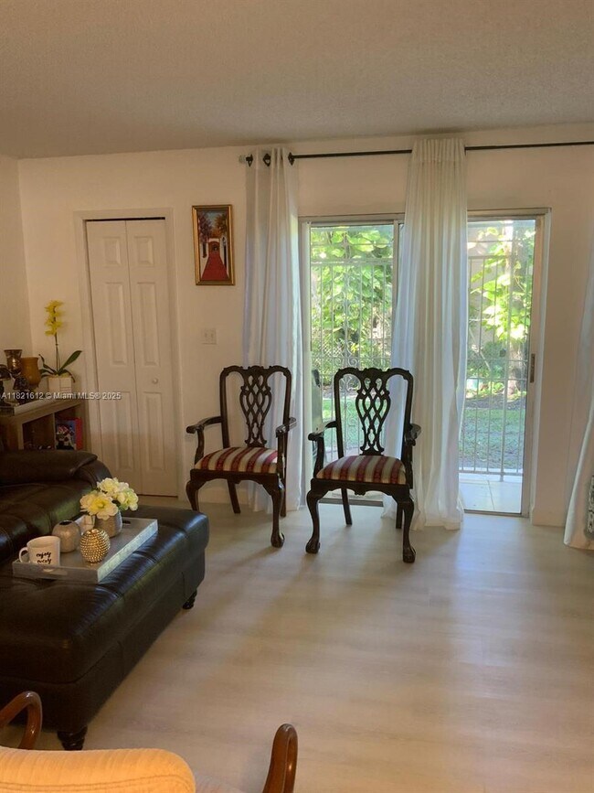 Foto del edificio - 11183 NW 7th St
