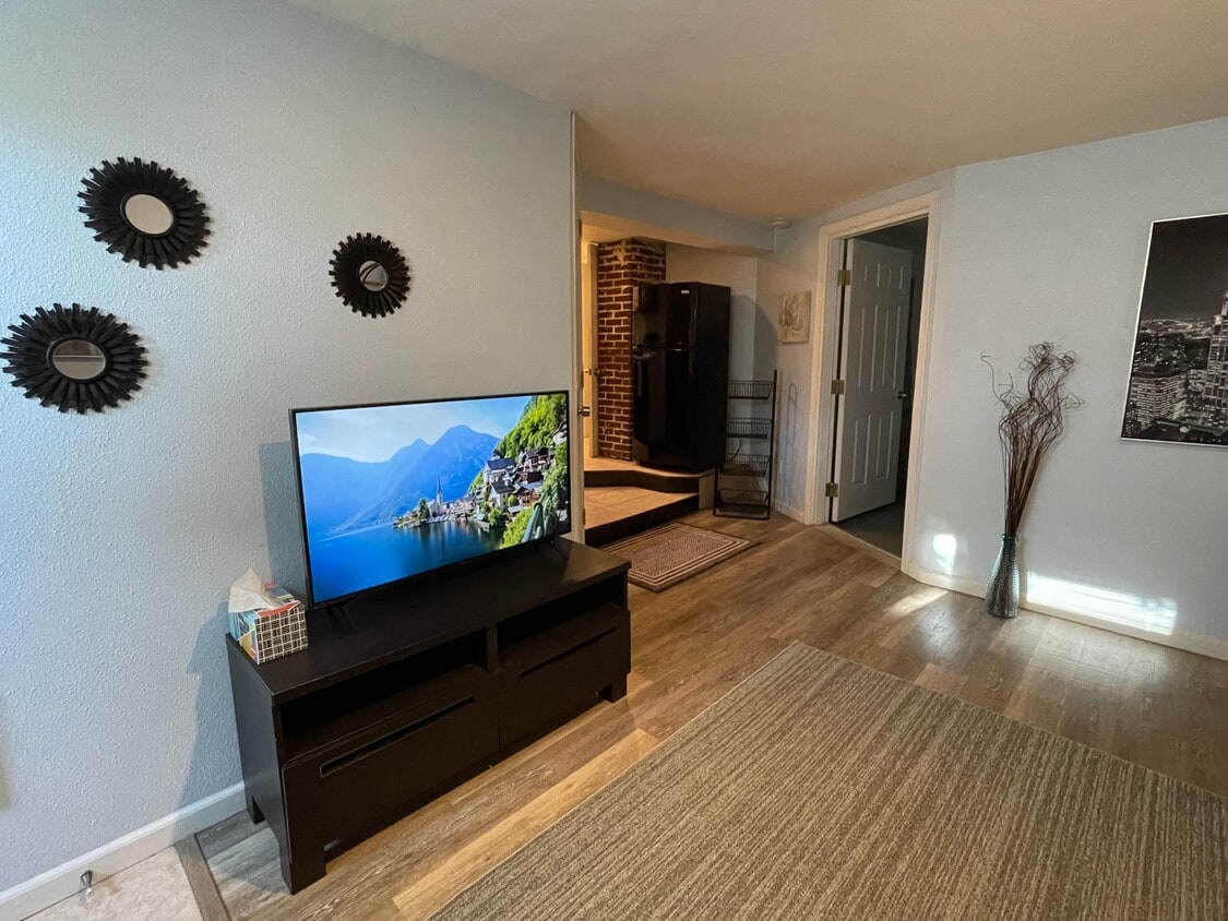 10113 SE Hollywood Ave Unit 3, Milwaukie, OR 97222 Condo for Rent in
