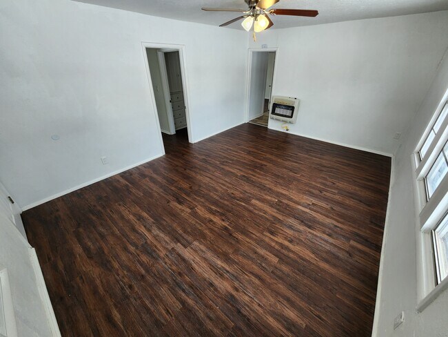 Foto del edificio - 631 N Hickory Ave