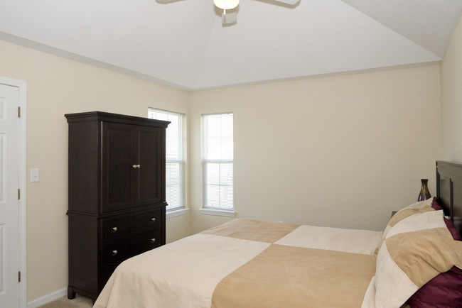 Spacious Bedrooms & Closets - Woodland Townhomes