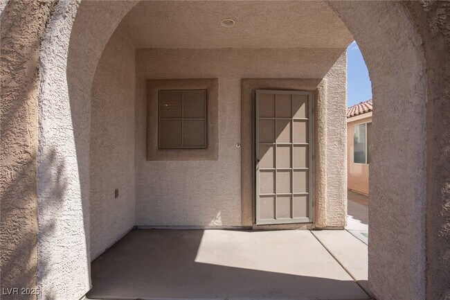 Foto del edificio - 8932 W Rochelle Ave