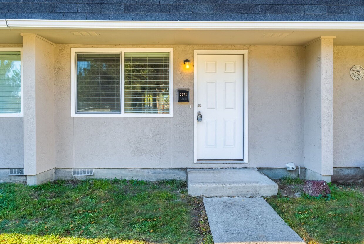 Foto principal - 2299 S Pond St